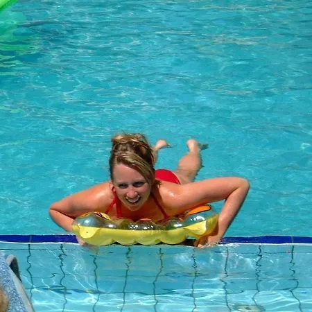 Otel Artide 3*