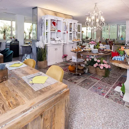 Western Maison B Rimini