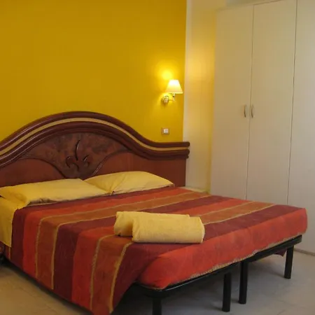 La Aparthotel 3*