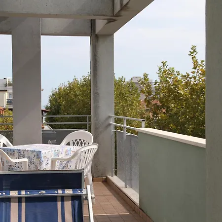 Azzurra Aparthotel 3*