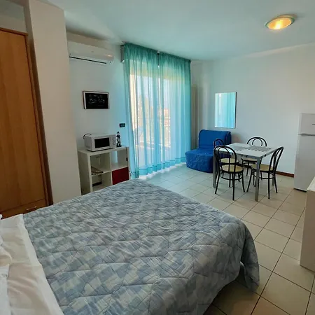 Aparthotel Azzurra 3*