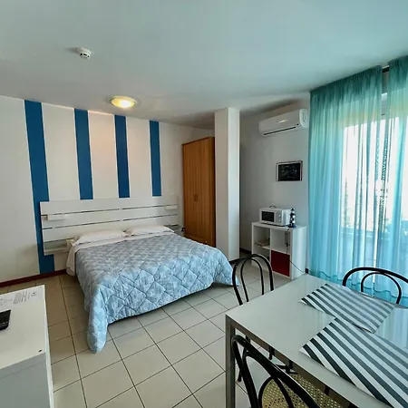 Azzurra Aparthotel 3*