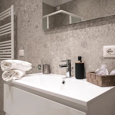 Zuara9room * Римини