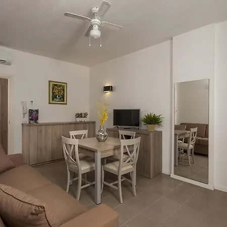 Perla Aparthotel 2*