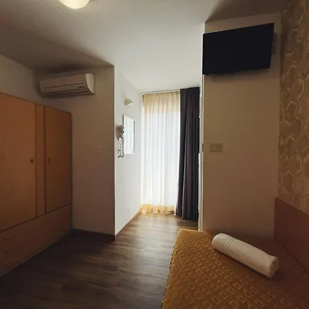 Ramona Hotel