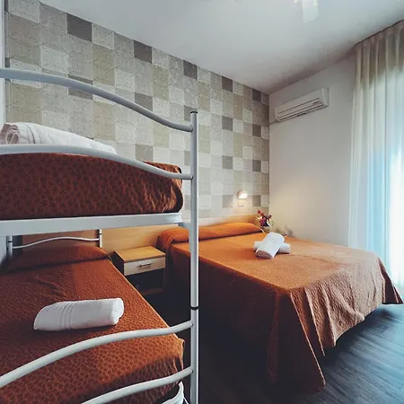 Ramona Hotel 2*