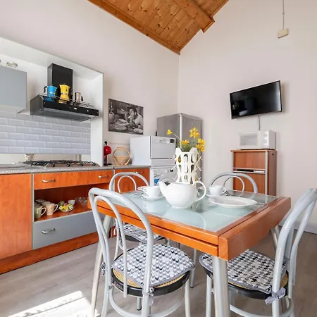 La Casina Dei Cachi Apartment *
