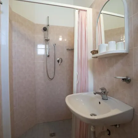 Odeon Hotel 2*