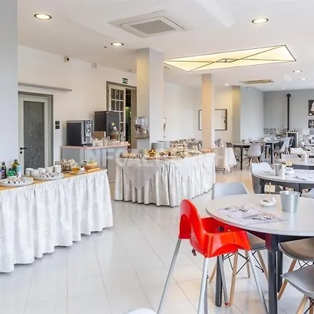 Aquila Hotel 2*