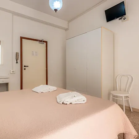 Hotel Serafini فندق ريميني