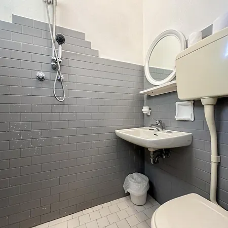 فندق Hotel Serafini ريميني