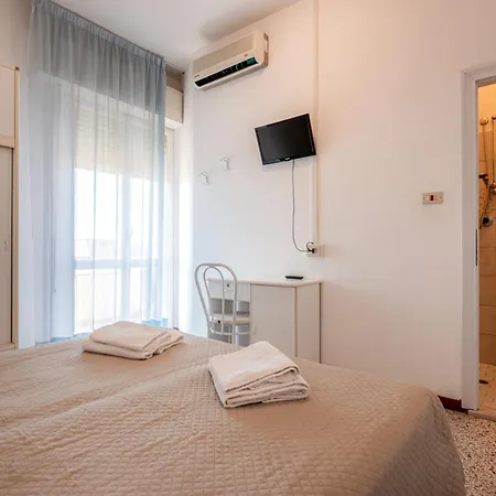 Hotel Serafini فندق