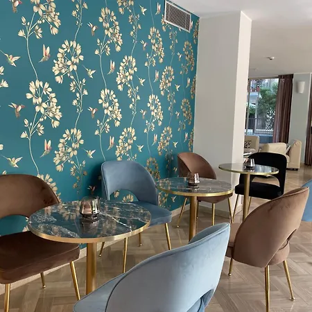 Hotel Aura Living 3*