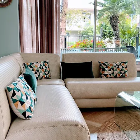 Aura Living Hotel 3*