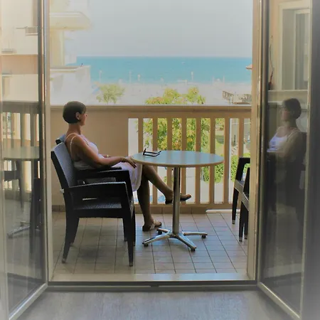 Paradiso Apartment *