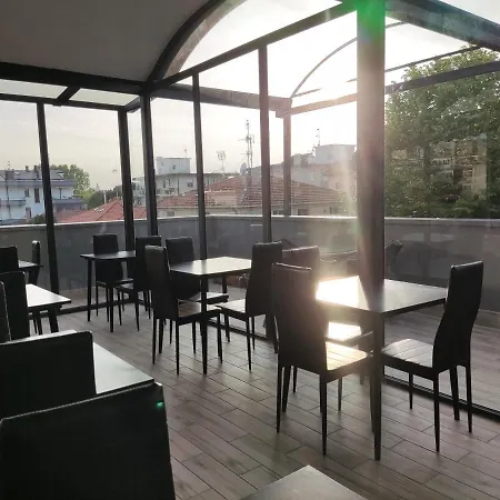 梅莫里酒店 酒店