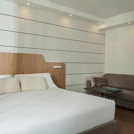 Aria Hotel 4*