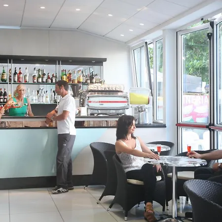 Hotel Leoni 3*