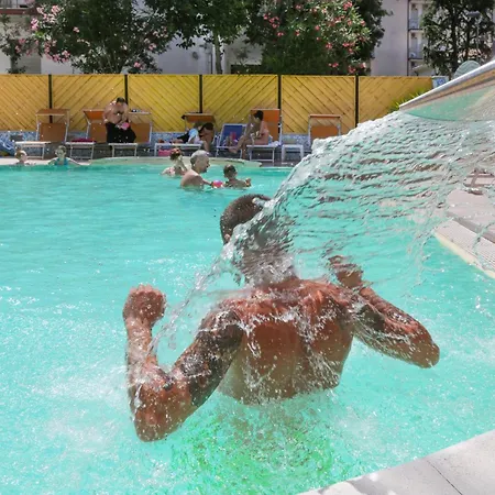 Hotel Leoni 3*