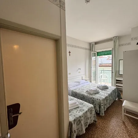 Szálloda Urania Nuova Gestione 3*