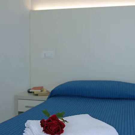 Hotel Leoni 3*