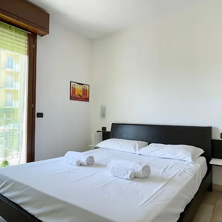 Bilocale Con Terrazzo E Parcheggio - Alba Blu Apartmán *