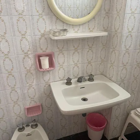 N E Y Hotel 2*