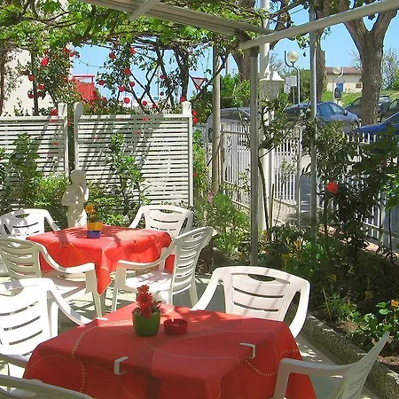Lauda Bed & Breakfast *