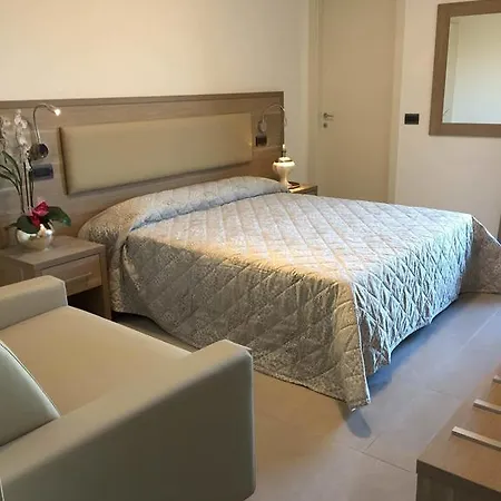 Aparthotel Albachiara 3*