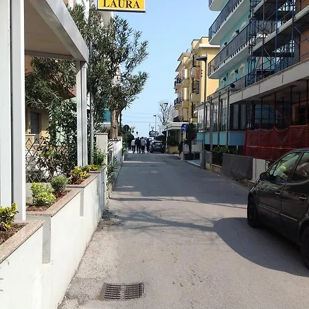 Laura Hotel *