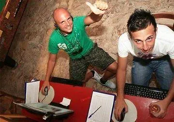 Sunflower Backpacker & Bar Ostello *