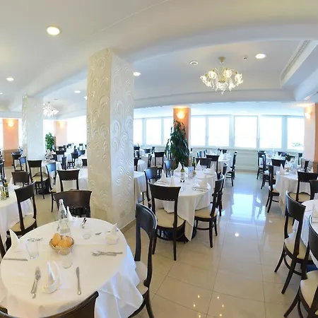 Ghirlandina Hotel