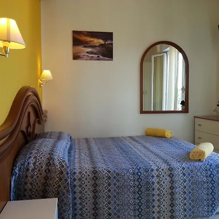 La Aparthotel 3*