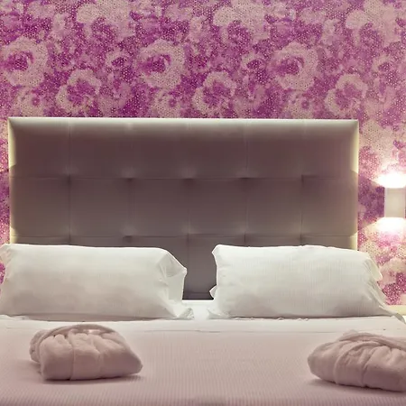 Hotel L'hotel 3*