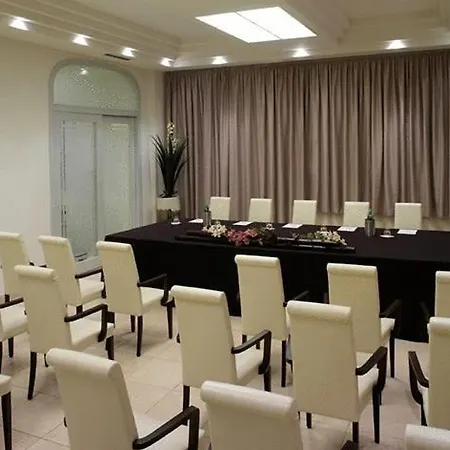 레지나 엘레나 57 앤 오로 비앙코 4* 리미니