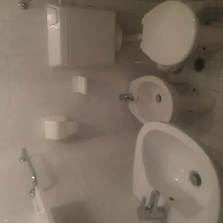 Hotel John 3*
