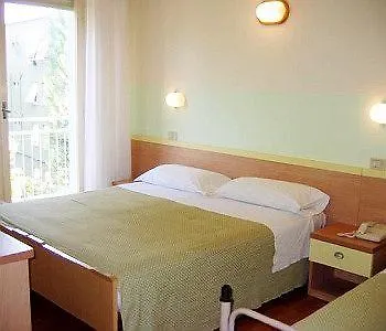 Capri Отель Римини