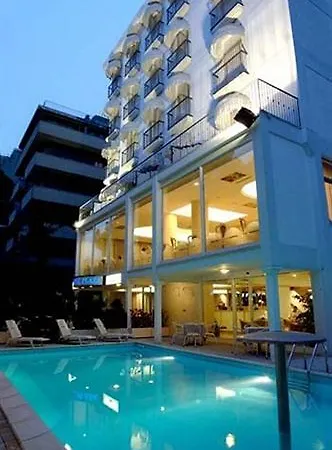 Royal Plaza Hotel 4*