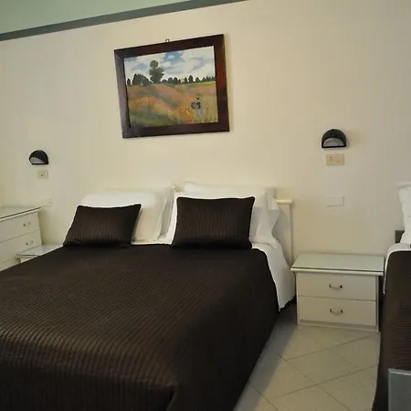 Hotel Esedra 3*
