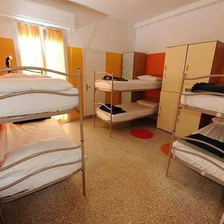 Sunflower Backpacker Hotel Rimini