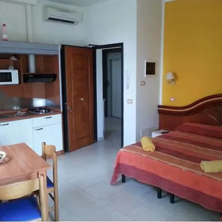 La Aparthotel 3*