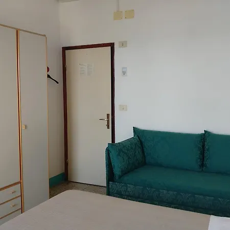 Capitol Hotel 2*