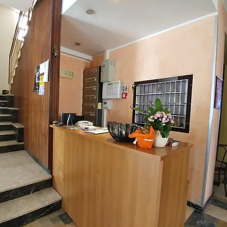 Capitol Hotel 2*