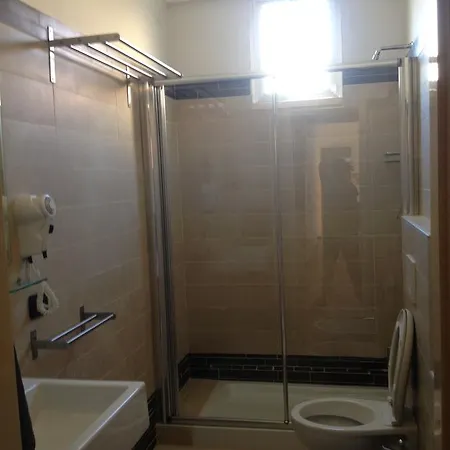 Alaska Hotel 3*