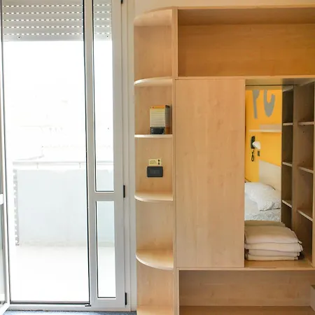 Morfeo - Young People (adults Only) Hotel 3*