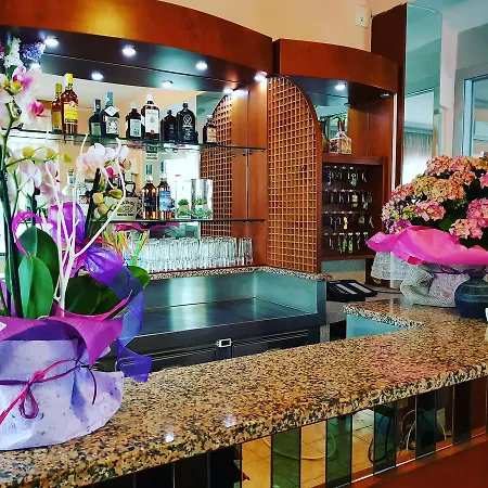 Alba Hotel 3*