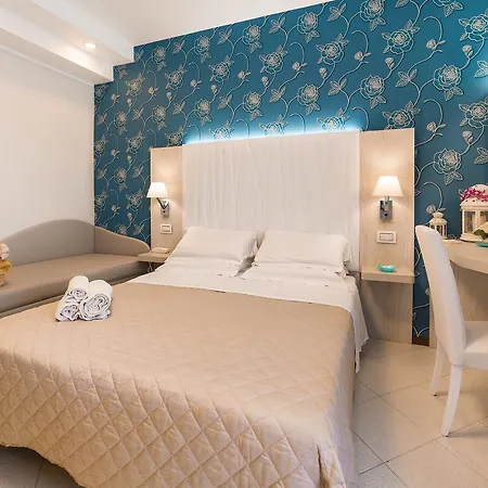 Ariane Hotel 3*