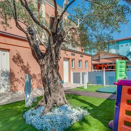 Hotel De La 3*