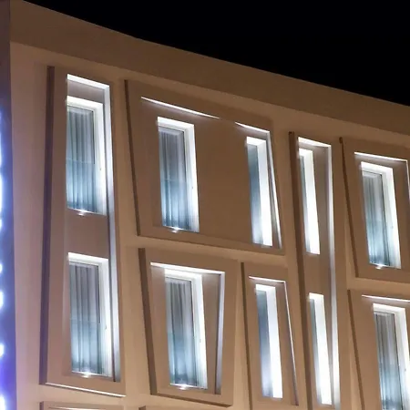 L'hotel Hotel 3*