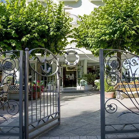 Hotel Ancora 3*